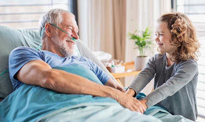 sonderklasse-maedchen-mit-opa-im-krankenhaus-teaser.jpg
