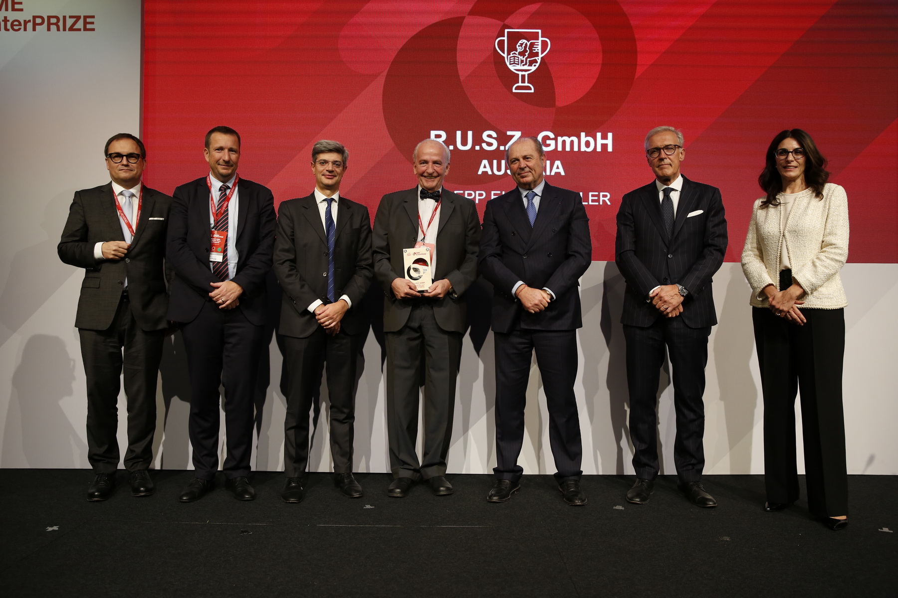 Sepp Eisenriegler (Mitte) von R.U.S.Z. ist der Sustainability Hero aus Österreich. Das Management der Generali gratulierte herzlich © DCPHOTOGRAPHY