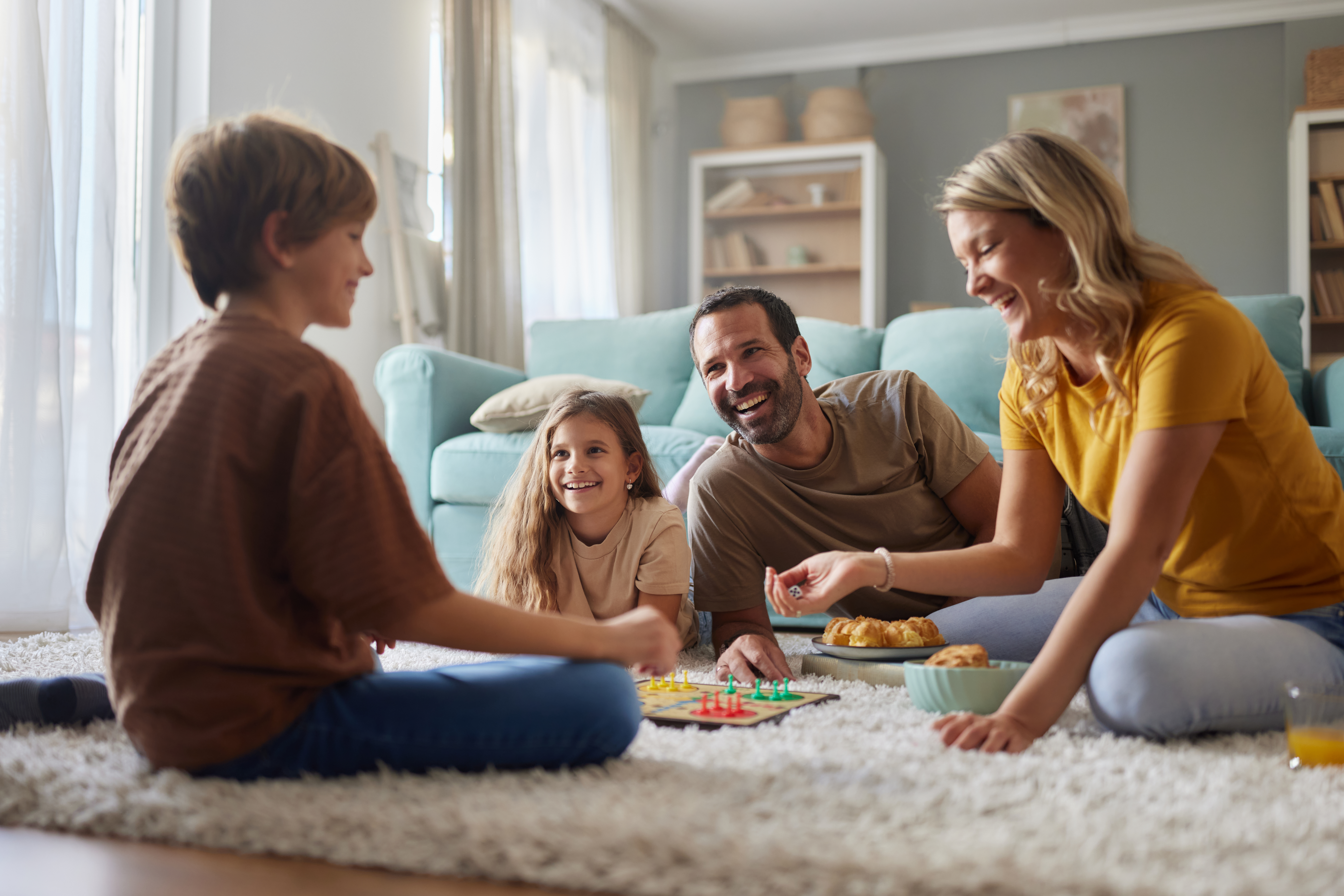 Trotz häufiger Konflikte bleibt das Verhältnis zwischen Eltern und Kindern überwiegend harmonisch © GettyImages