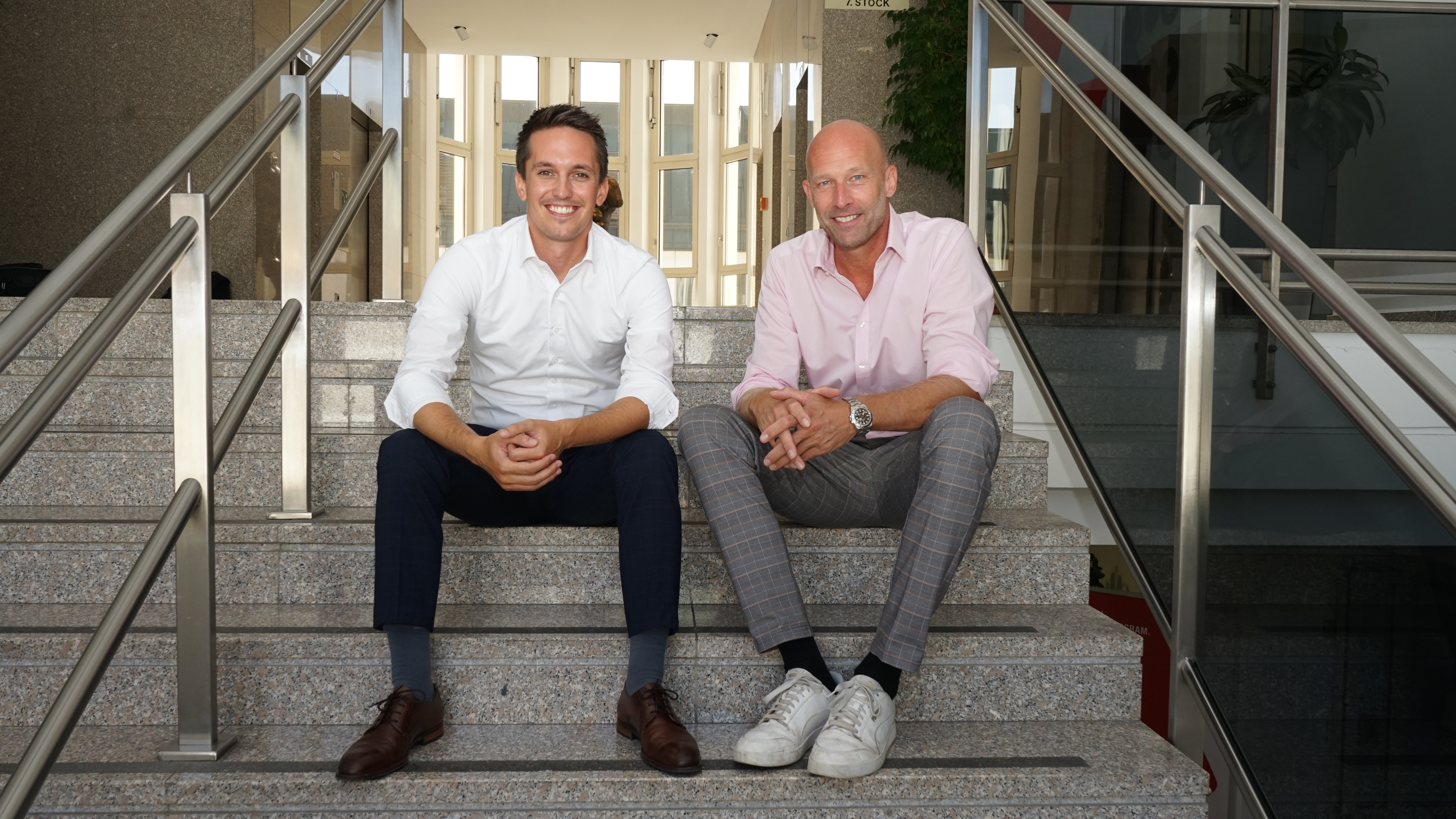 Matthias Gerbavsits, Leiter Exklusiv-Vertrieb, mit KADA Geschäftsführer Nik Berger (rechts). © Generali/Juliane Egger